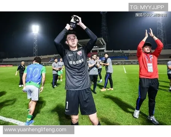 中超焦点战拜仁与巴萨握手言和神扑瞬间点燃全场激情