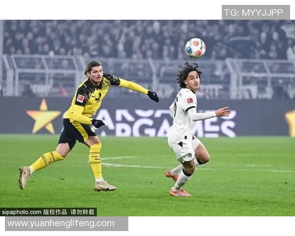 世界杯激战：多特蒙德小胜曼联红牌事件引发全场热议