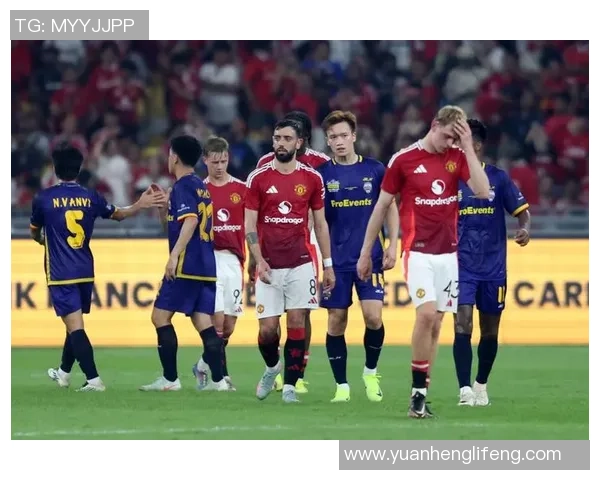 友谊赛曼联与拜仁战平红牌事件引发全场热议与争议 友谊赛曼联与拜仁战平红牌事件引发全场热议与争议