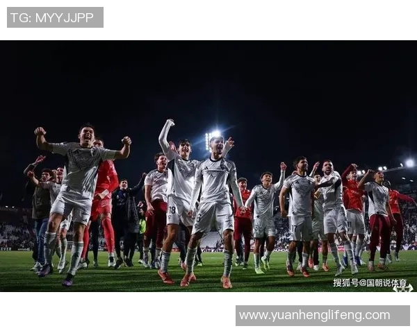 国王杯精彩对决皇马逆转曼联帽子戏法点燃全场激情 国王杯精彩对决皇马逆转曼联帽子戏法点燃全场激情